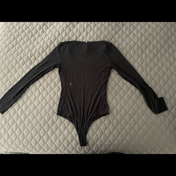 Kit and Ace bodysuit Medium, red and black - Picture 3 of 4